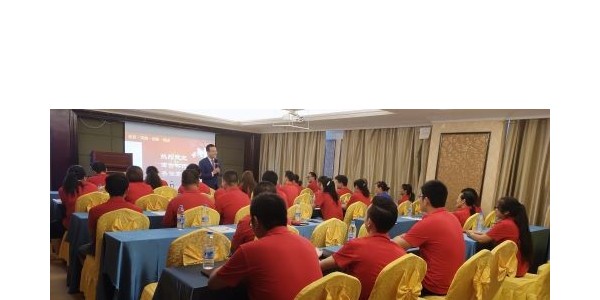 公司進(jìn)行團(tuán)隊(duì)向心力培訓(xùn)二