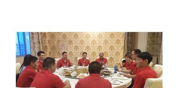 公司員工年中聚餐