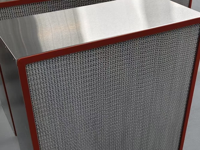 高效有隔板過(guò)濾器跟無(wú)隔板區(qū)別