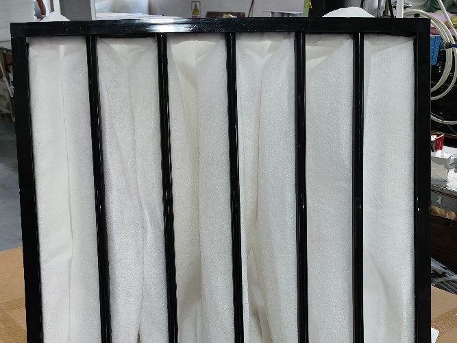 空壓機(jī)組設(shè)備中塑料框初效袋式過濾器的特點(diǎn)