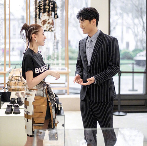 竇驍大方表白賭王女兒后第一次現(xiàn)身機場——與高效過濾器規(guī)格的關系